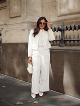 A lady wears a white shirt.